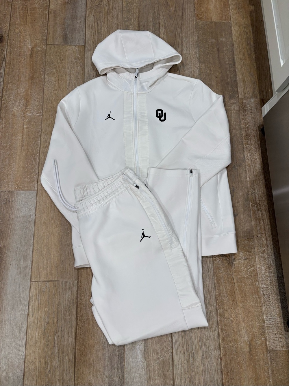 Air Jordan Oklahoma Sooners Basketball Team Exclusive Jumpsuit Size Large (L)